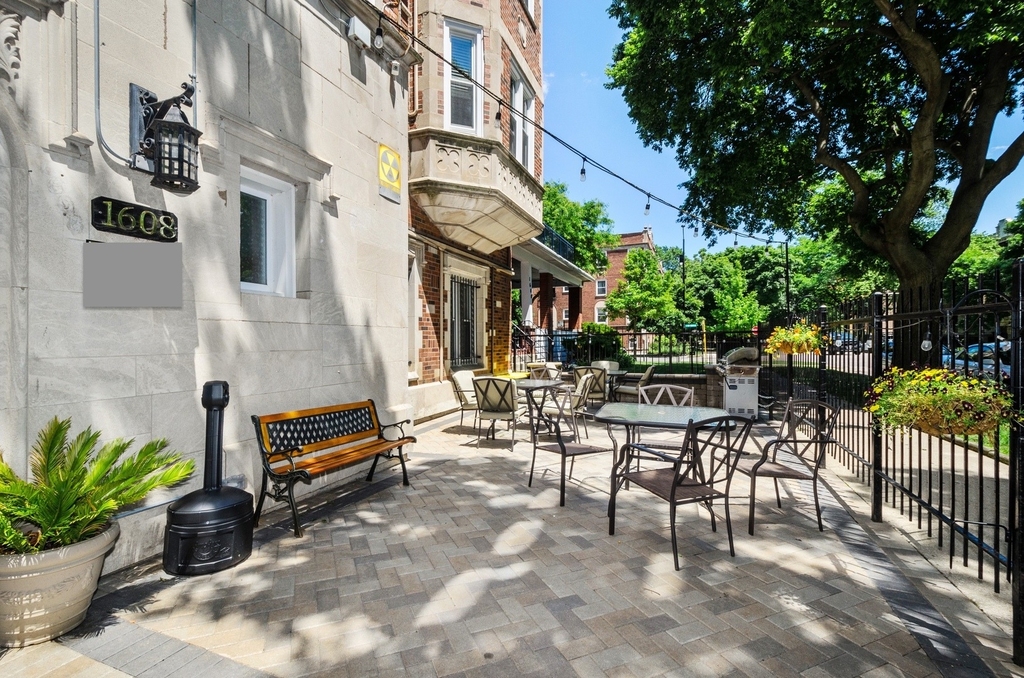 1608 W Sherwin Avenue - Photo 9