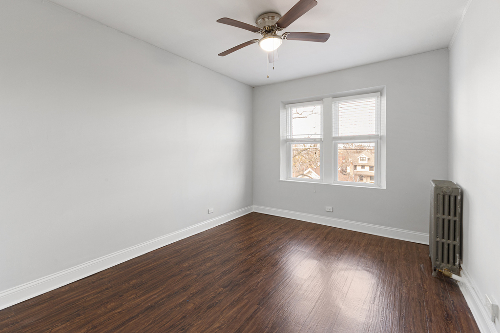1608 W Sherwin Avenue - Photo 6