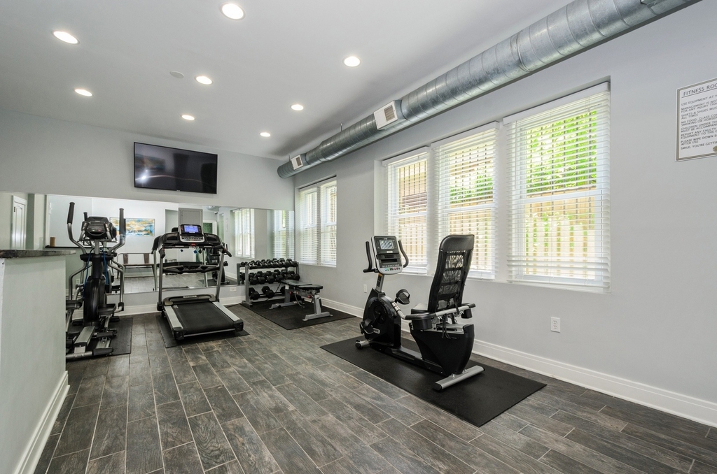 1608 W Sherwin Avenue - Photo 10