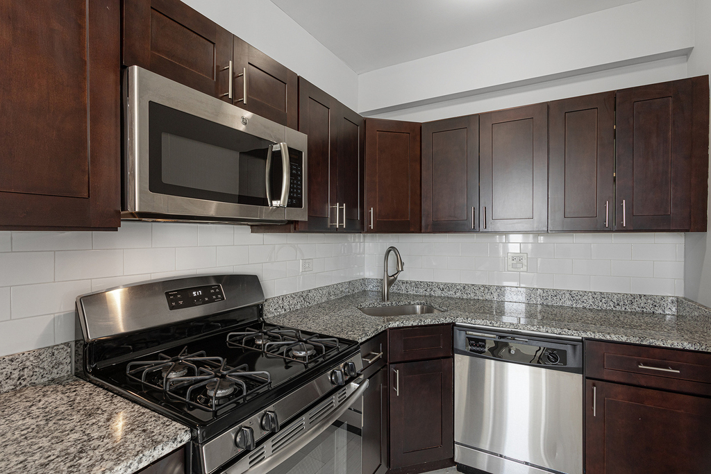 1608 W Sherwin Avenue - Photo 6