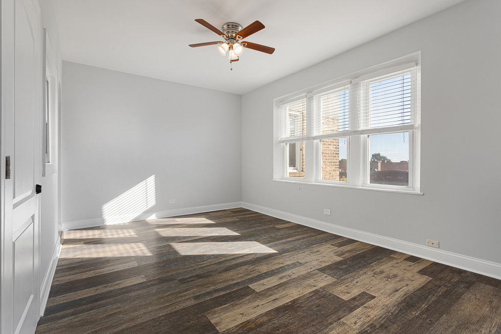 1608 W Sherwin Avenue - Photo 1
