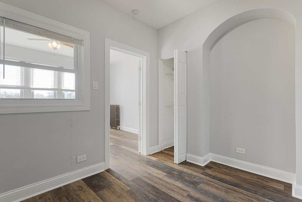 1608 W Sherwin Avenue - Photo 8