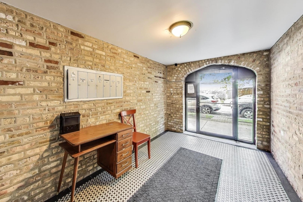 2745 W Lemoyne Street - Photo 2