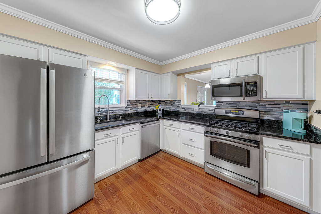 560 Jennifer Circle - Photo 4