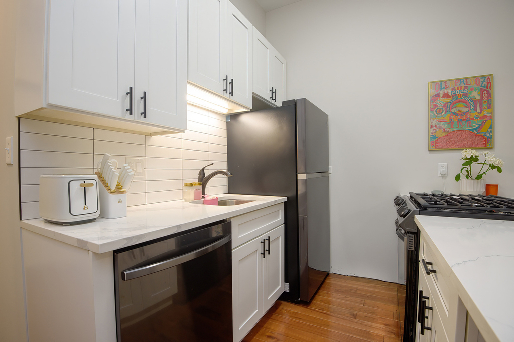 3505 N Sheffield Avenue - Photo 3