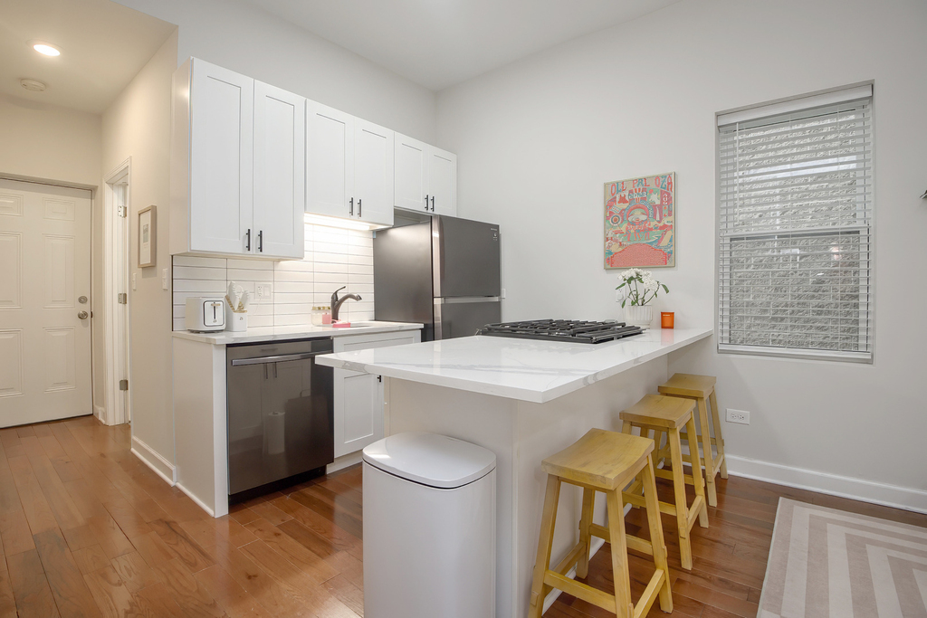 3505 N Sheffield Avenue - Photo 2