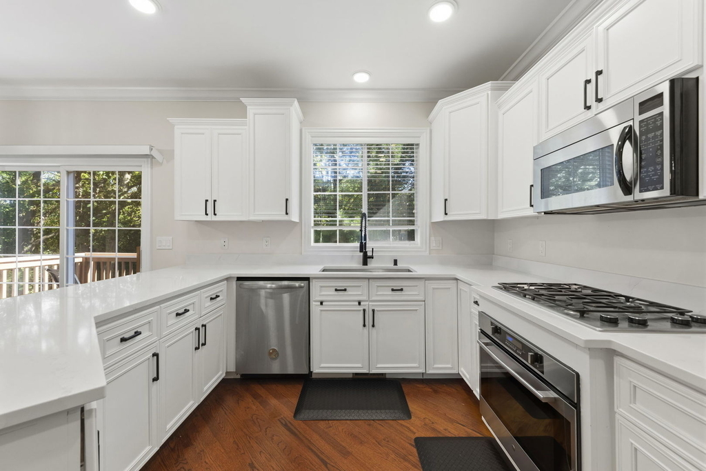 808 Shandrew Drive - Photo 4