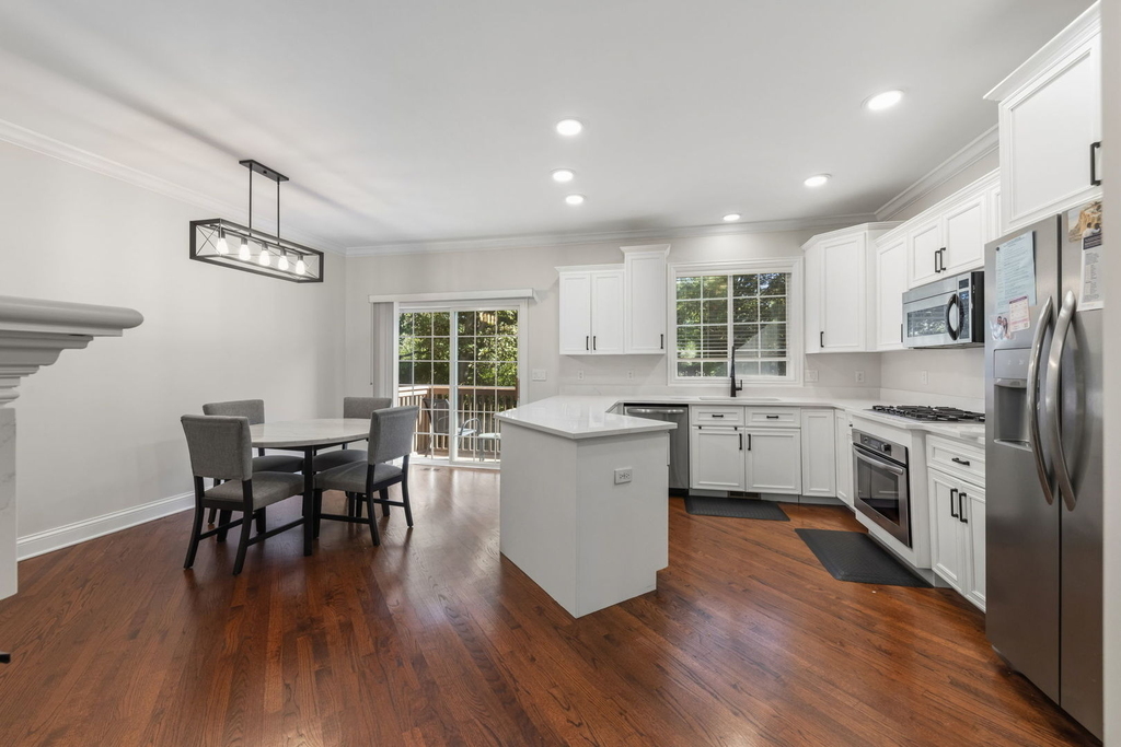 808 Shandrew Drive - Photo 3