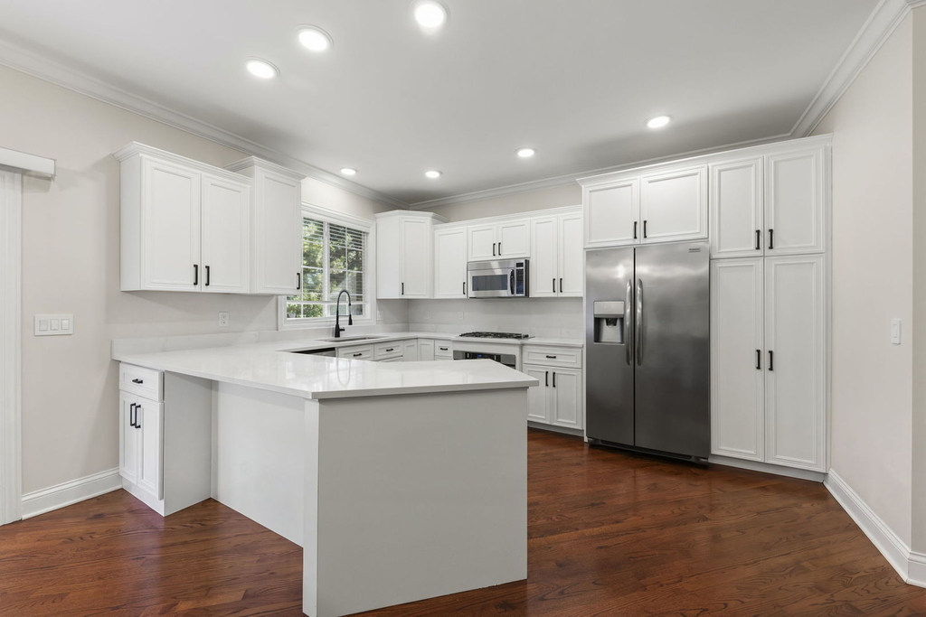 808 Shandrew Drive - Photo 6