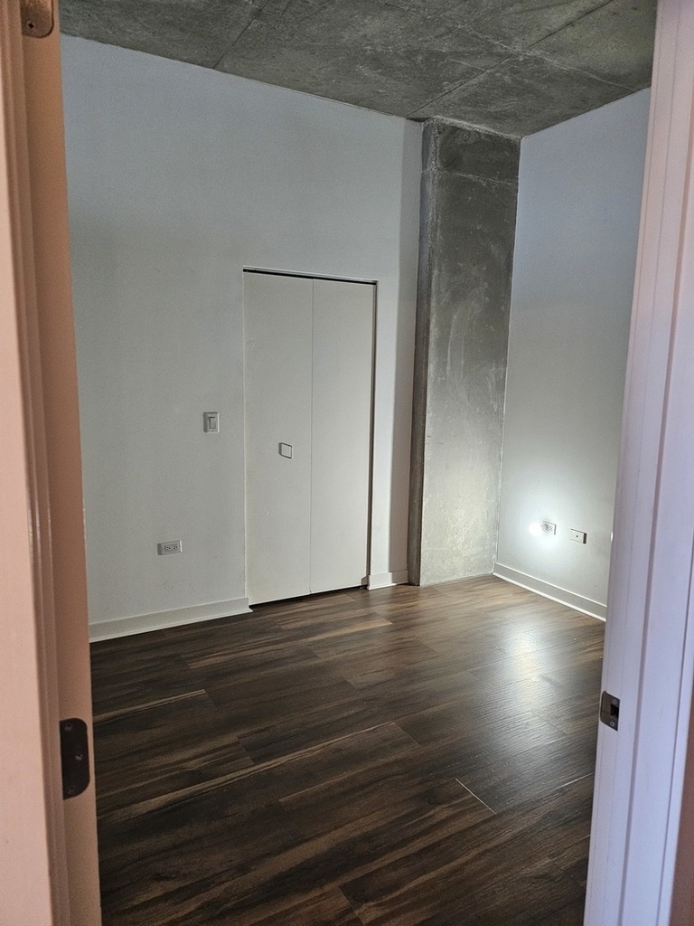 235 W Van Buren Street - Photo 15