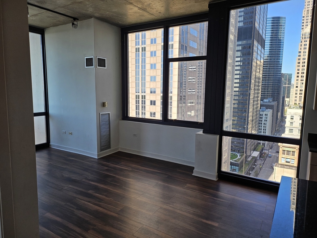235 W Van Buren Street - Photo 5