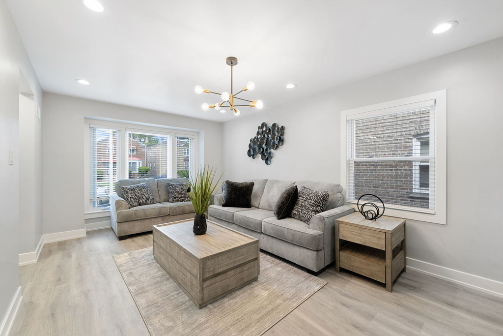 5347 W Gladys Avenue - Photo 2