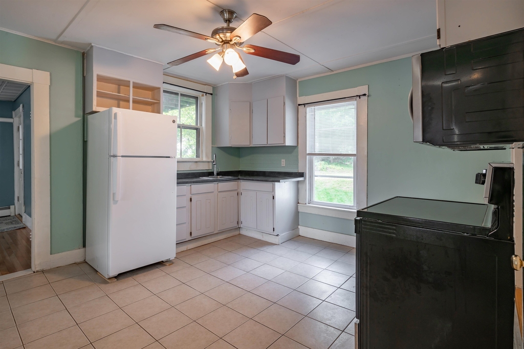 96 E Broadway - Photo 3