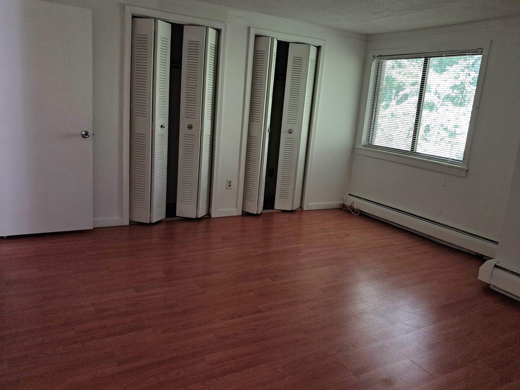 112 English Village - Photo 14