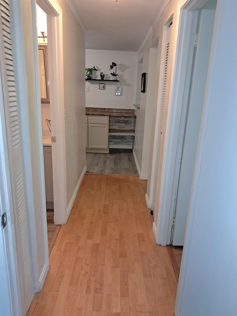 112 English Village - Photo 20