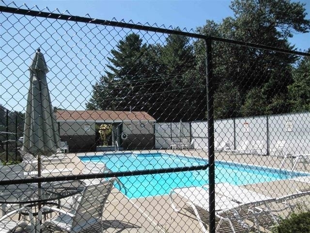 112 English Village - Photo 26