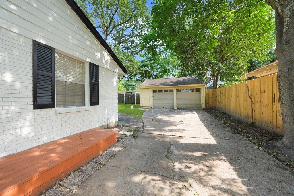 9519 Val Verde Street - Photo 2