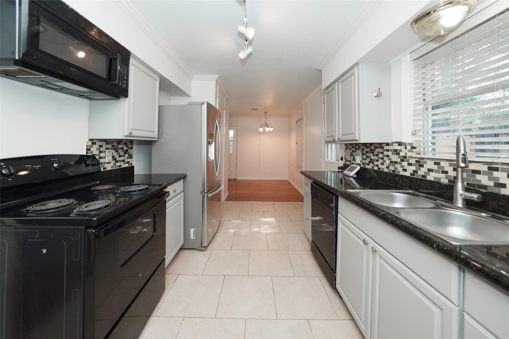 9519 Val Verde Street - Photo 11