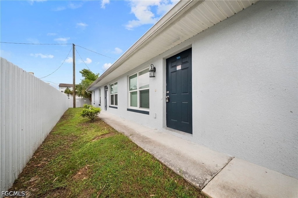 2405 Maple Avenue - Photo 2