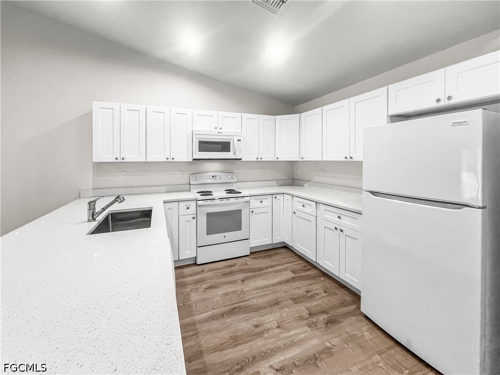 745 Harry Avenue S - Photo 10