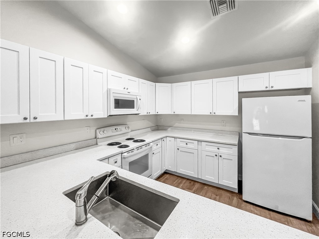 745 Harry Avenue S - Photo 9