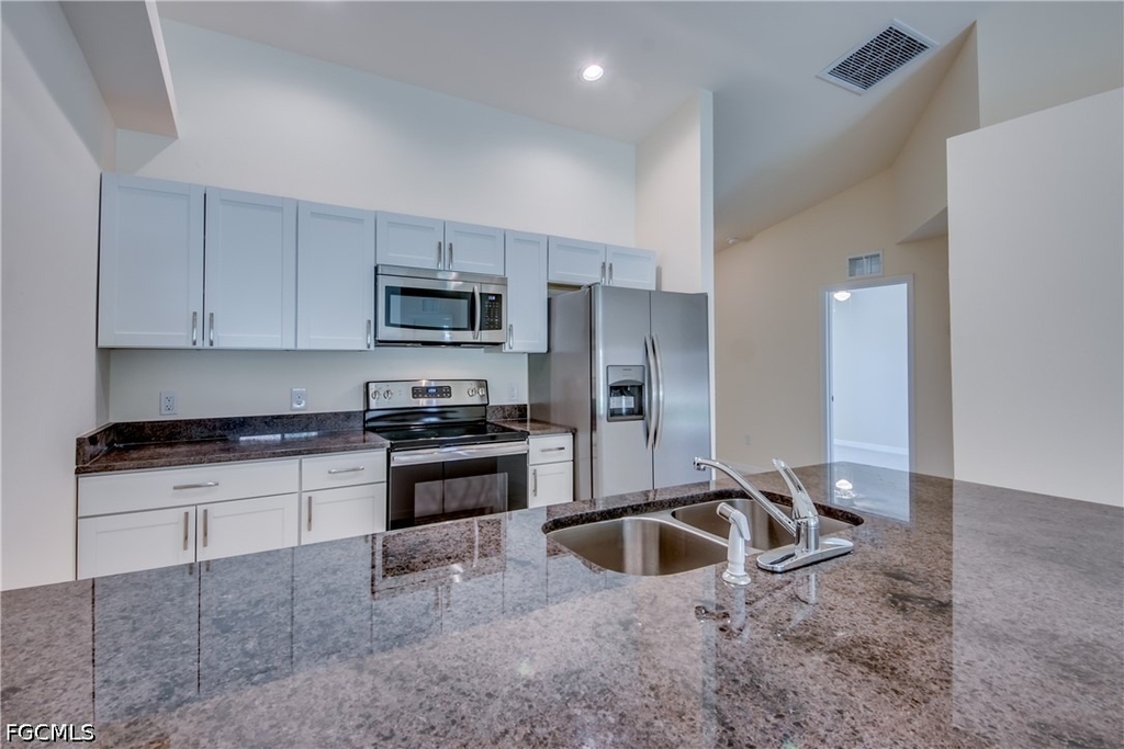 1635 Sw 33rd Street - Photo 3