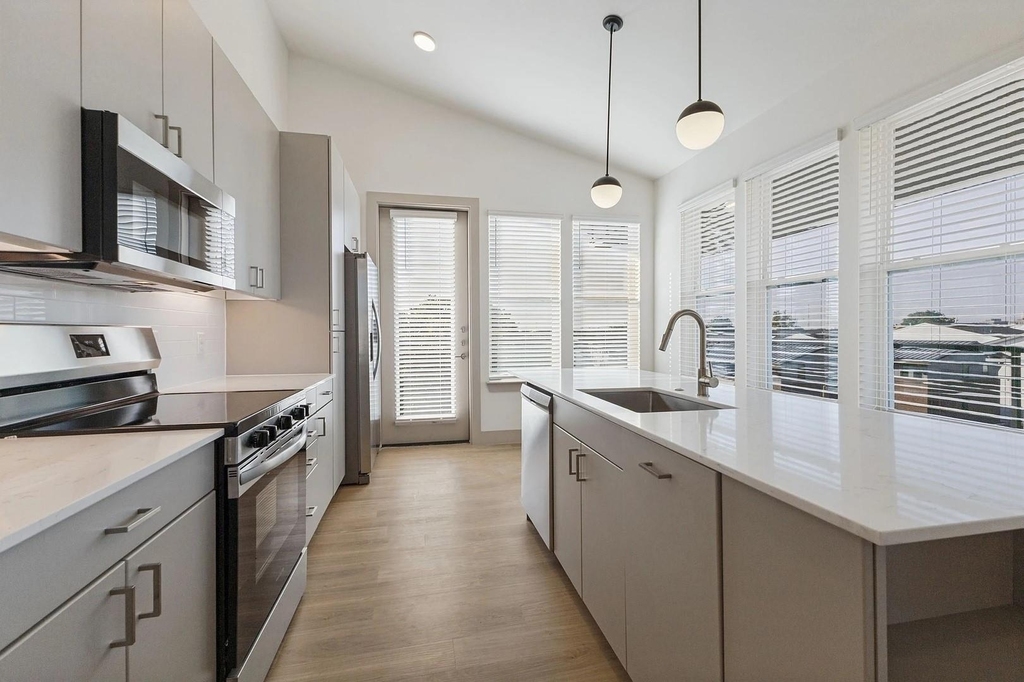 1506 N Prairie Avenue - Photo 1