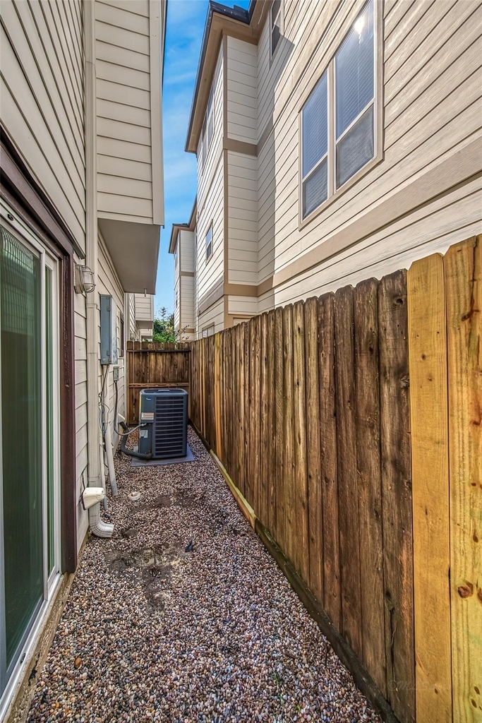 1555 Birdsall Street - Photo 21