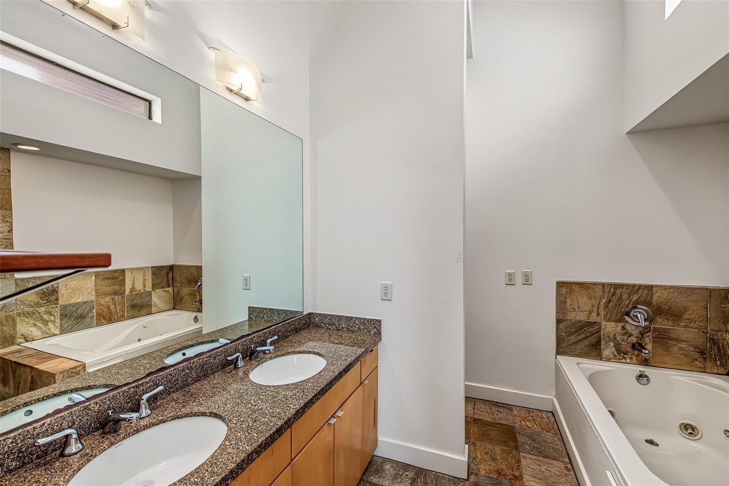 1555 Birdsall Street - Photo 18