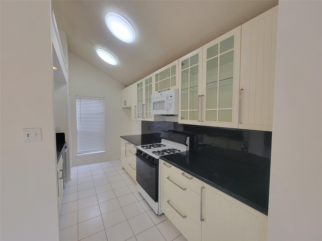 7710 Hayward Court - Photo 15