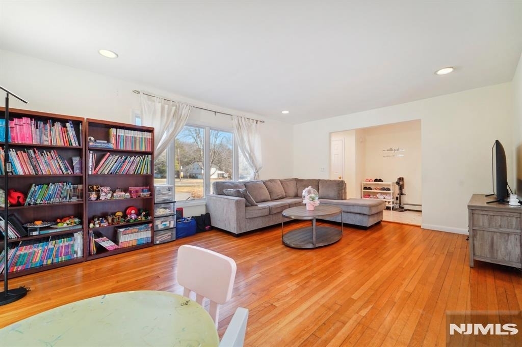 324 Brook - Photo 0