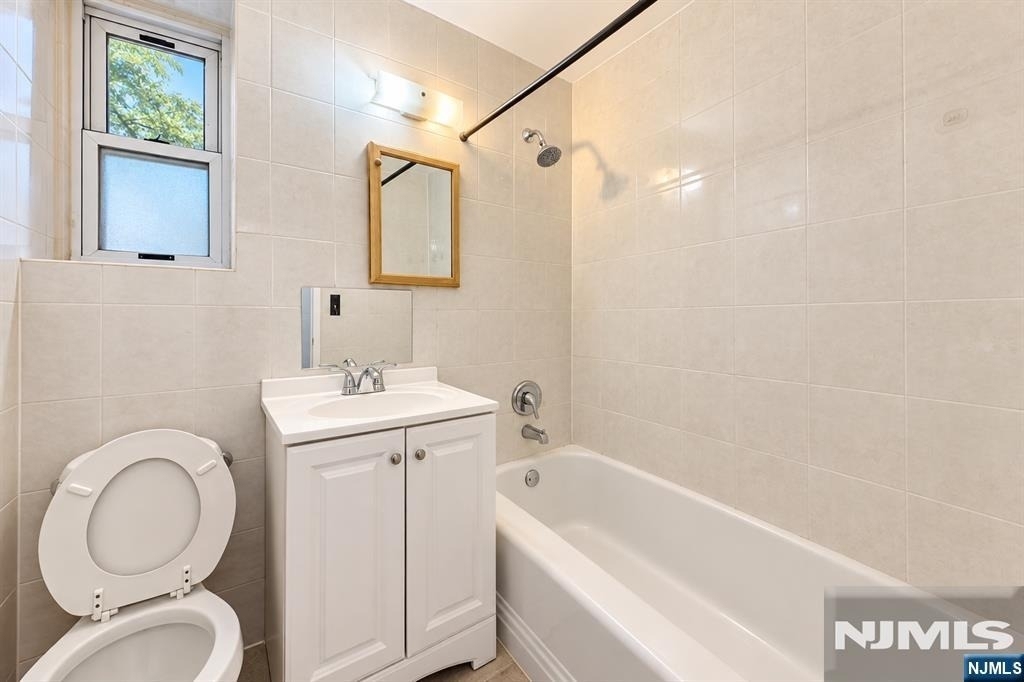2345 Linwood - Photo 7