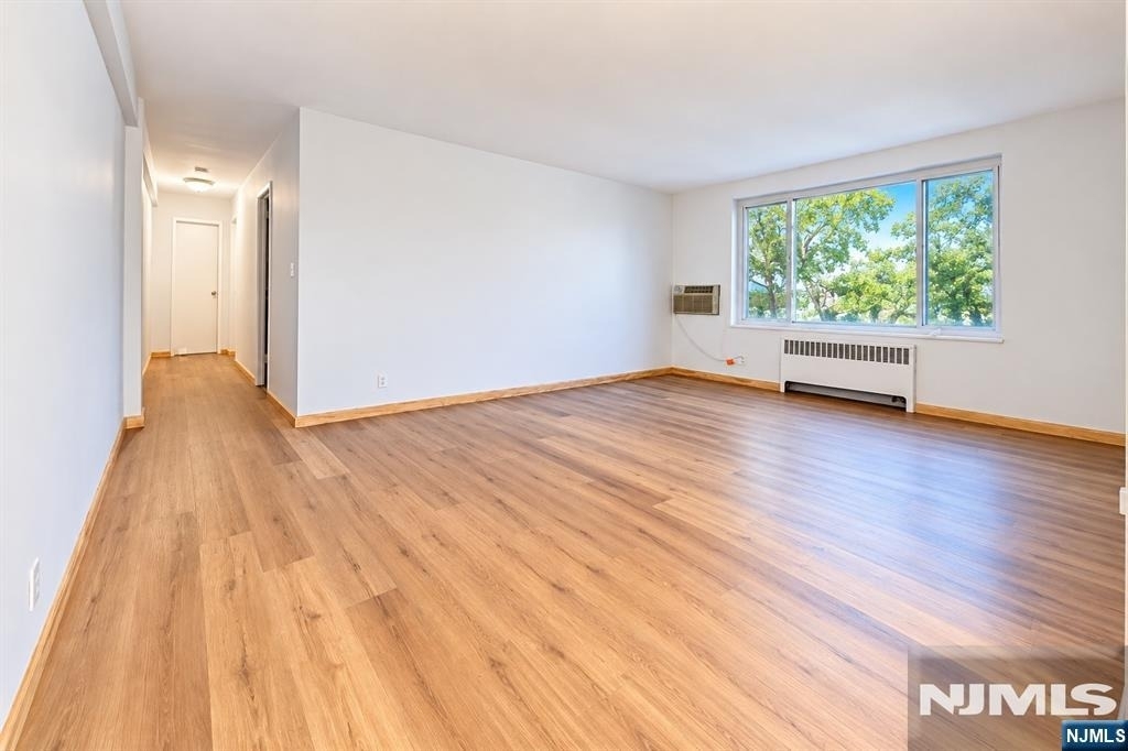 2345 Linwood - Photo 3