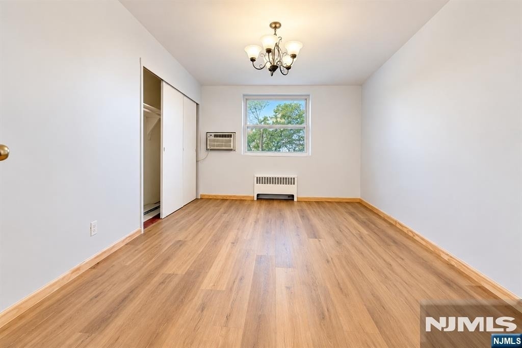 2345 Linwood - Photo 8