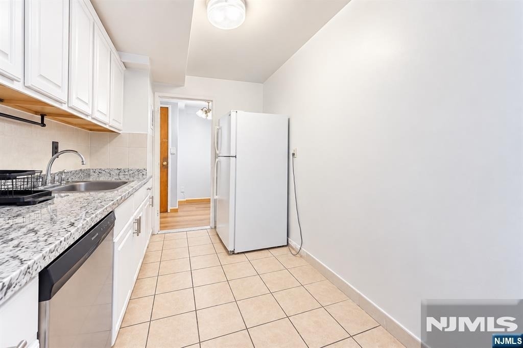 2345 Linwood - Photo 4