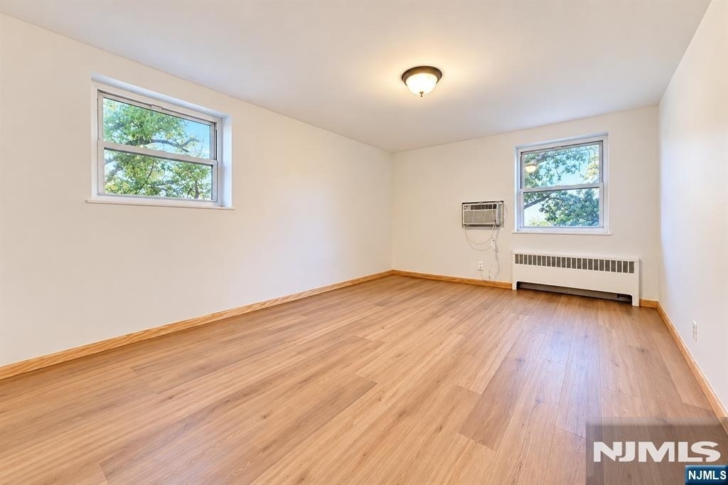 2345 Linwood - Photo 6