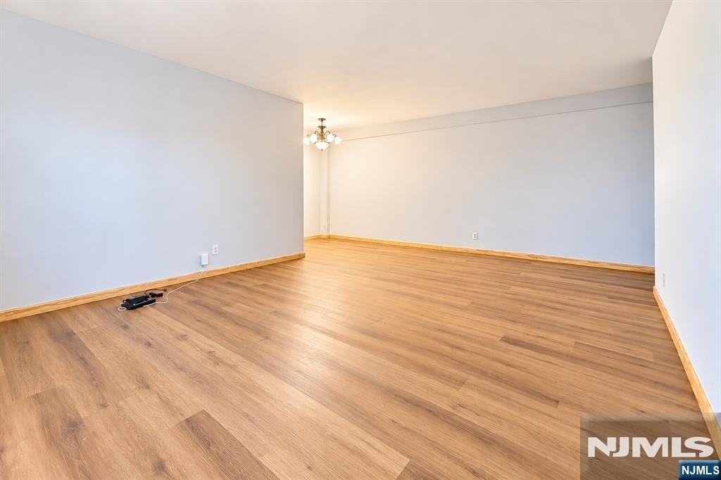 2345 Linwood - Photo 10