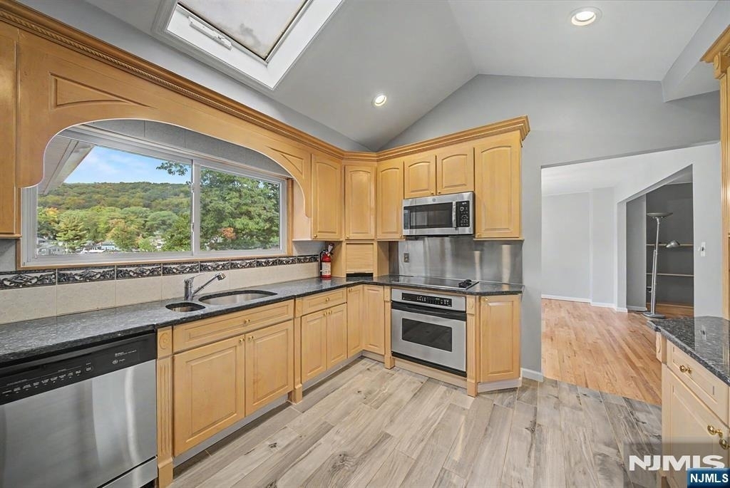 141 Shore - Photo 12