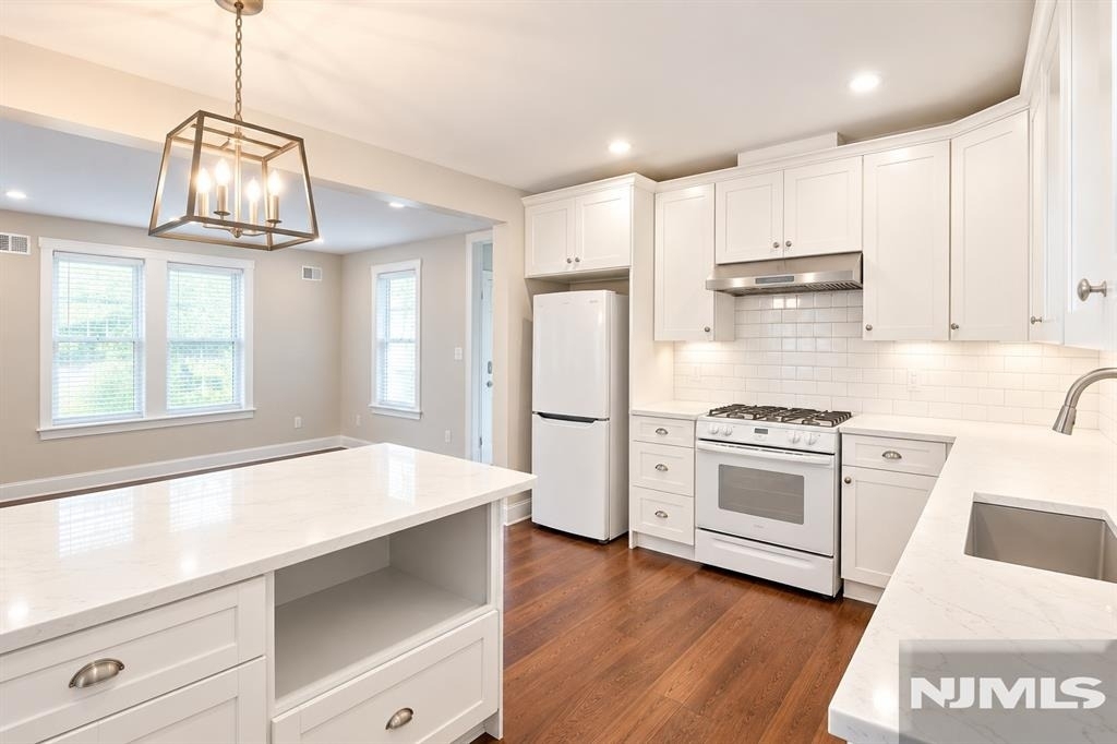 51 Sheridan - Photo 2