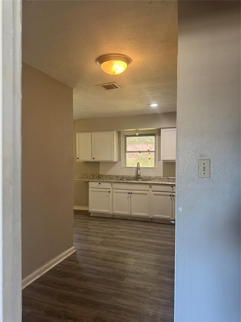 7947 Glenscott Street - Photo 5