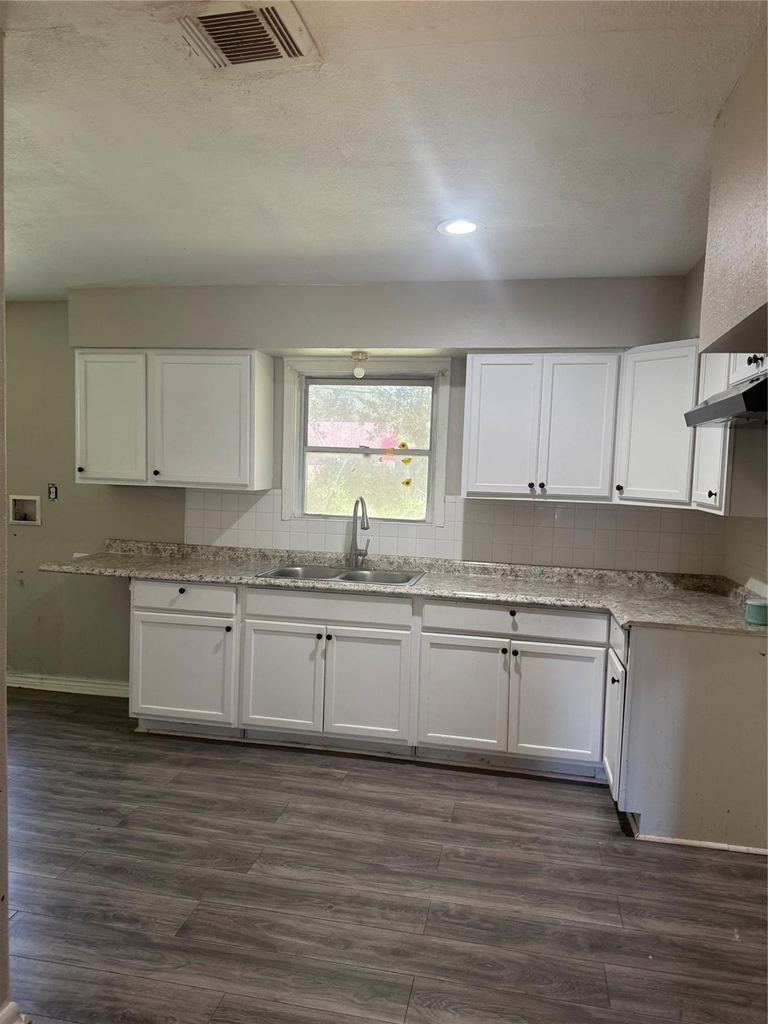 7947 Glenscott Street - Photo 2
