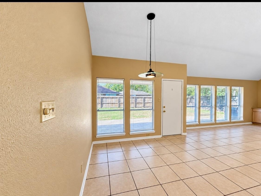 2206 Friarwood Trail - Photo 14
