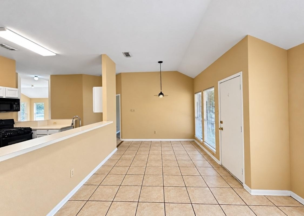 2206 Friarwood Trail - Photo 10
