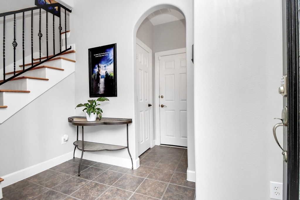 915 Asbury Street - Photo 2