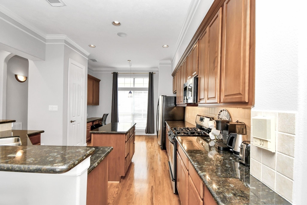 915 Asbury Street - Photo 18