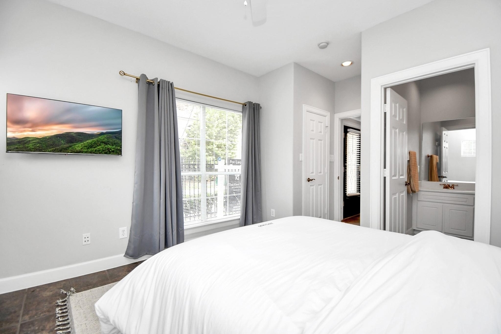 915 Asbury Street - Photo 3