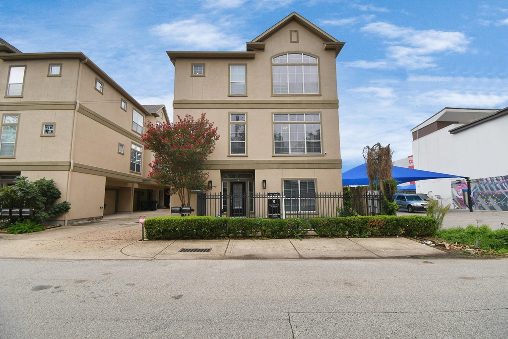 915 Asbury Street - Photo 1