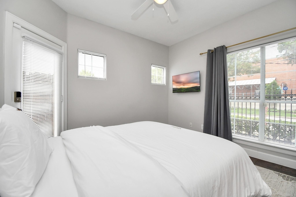 915 Asbury Street - Photo 5
