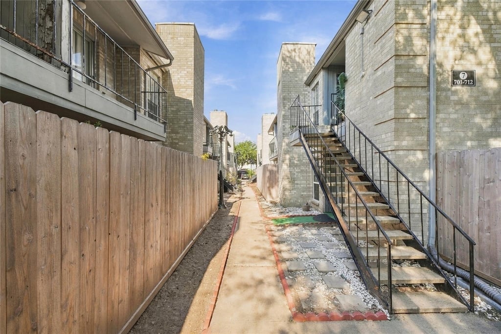 6500 Sands Point Drive - Photo 2