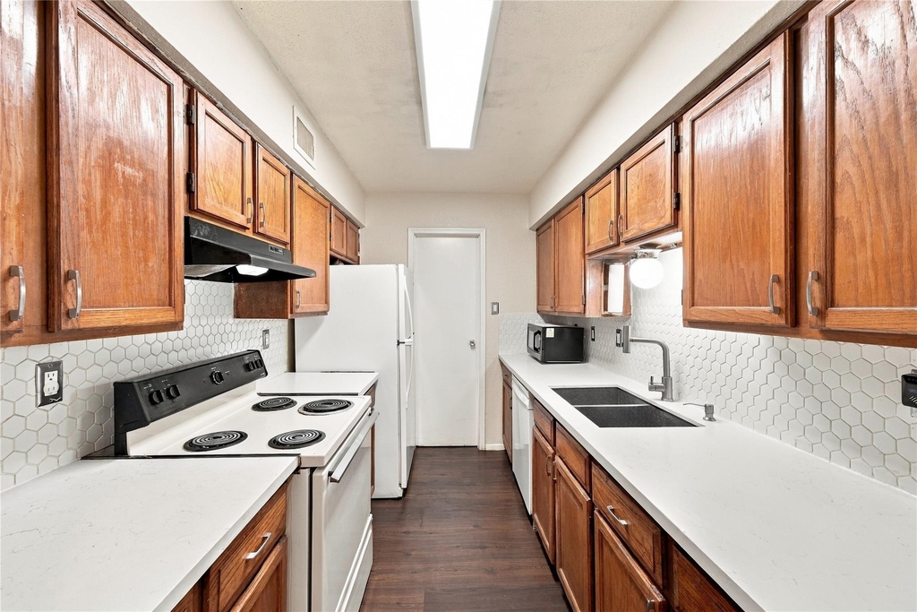 6500 Sands Point Drive - Photo 12